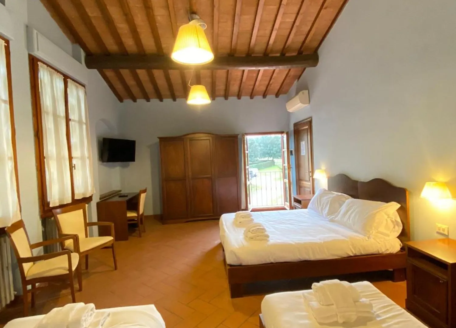 Casale Dei Cento Acri Bed and Breakfast Florence Bed & Breakfast