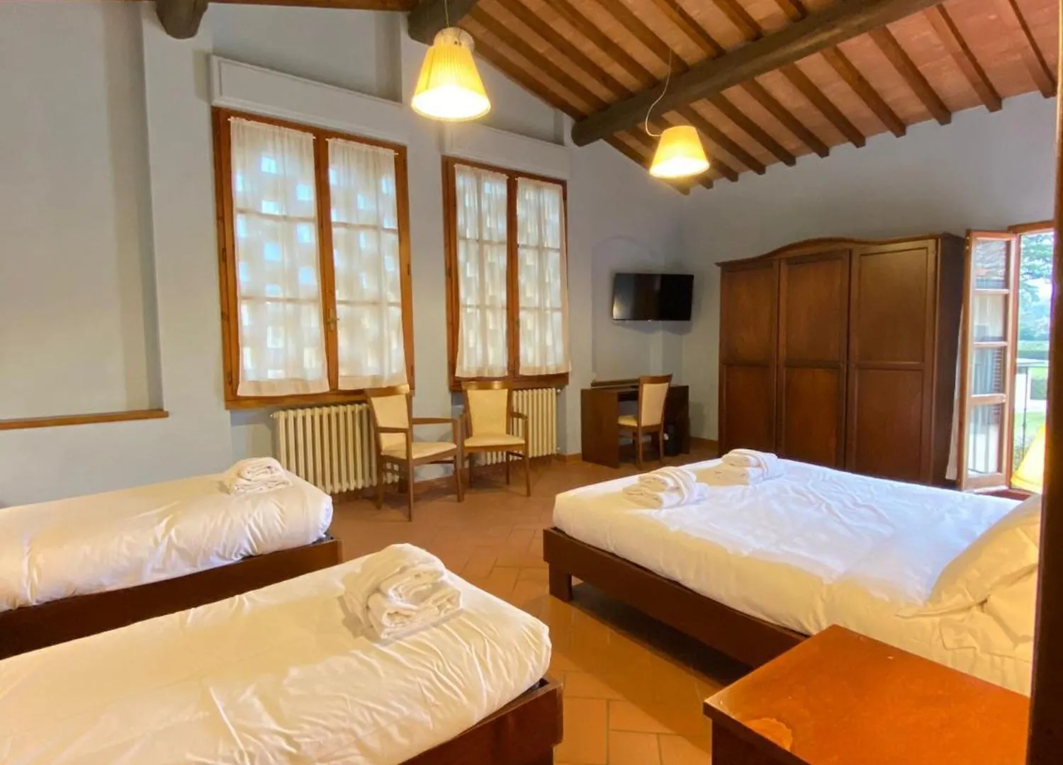 Casale Dei Cento Acri Bed and Breakfast Florence Bed & Breakfast